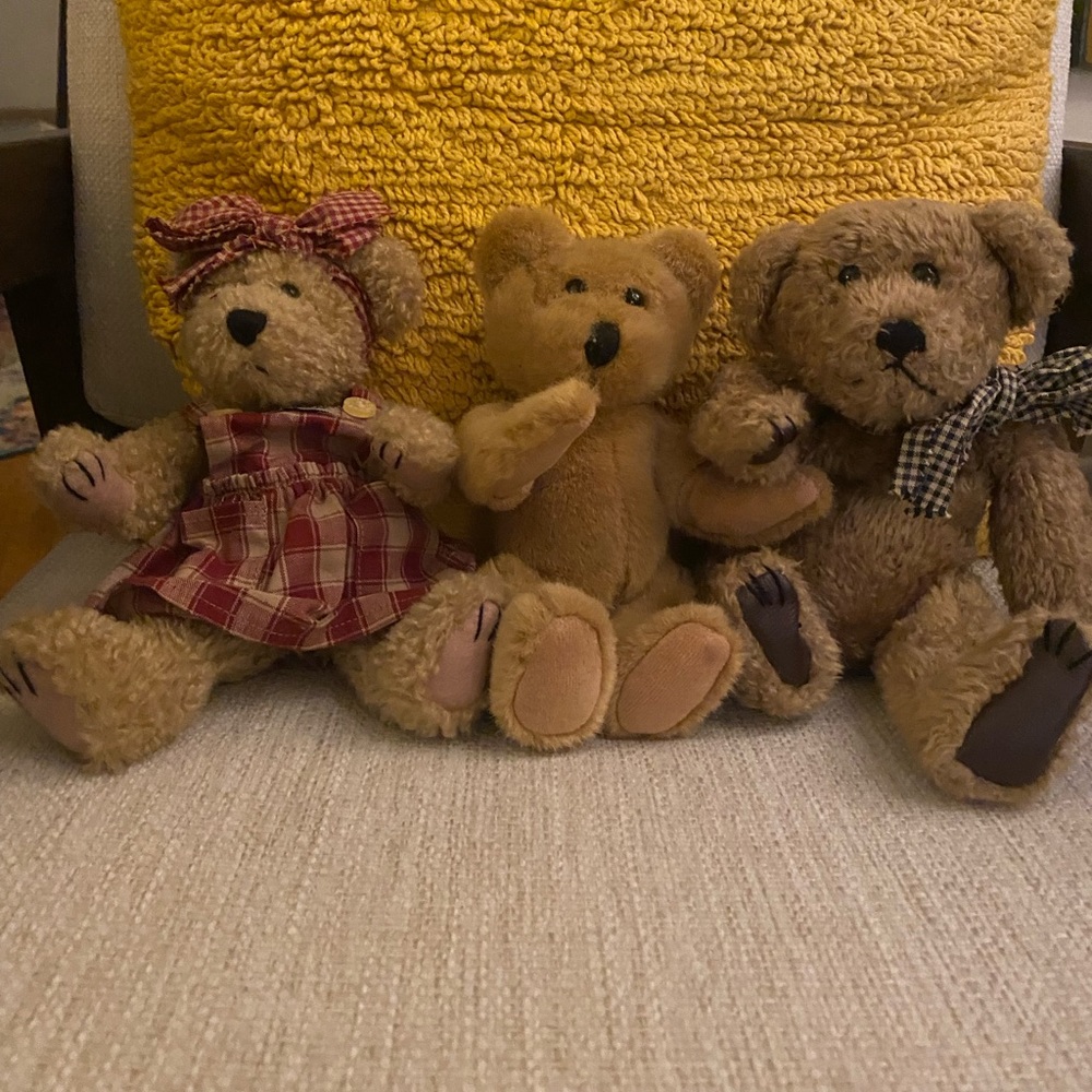 Collectors set of three Boyd’s Bears.